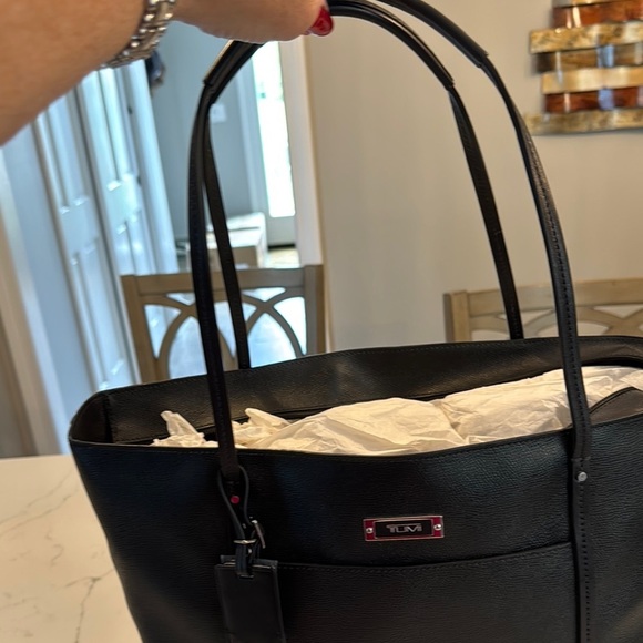 Tumi Sinclair Q Black Tote Bag with Sleek Design - Picture 3 of 14